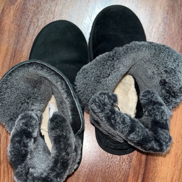 Worned Uggs - Picture 6 of 13